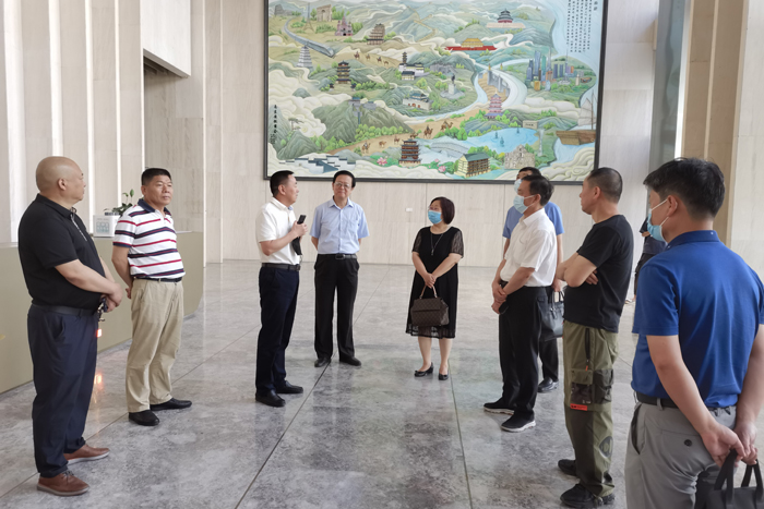 市、区工商联、兄弟商会一行来我会检查指导创建全国“四好”商会工作(图1) 市、区工商联、兄弟商会一行来我会检查指导创建全国“四好”商会工作(图1)