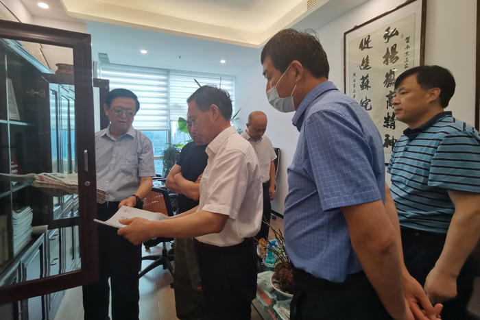 市、区工商联、兄弟商会一行来我会检查指导创建全国“四好”商会工作(图4) 市、区工商联、兄弟商会一行来我会检查指导创建全国“四好”商会工作(图4)