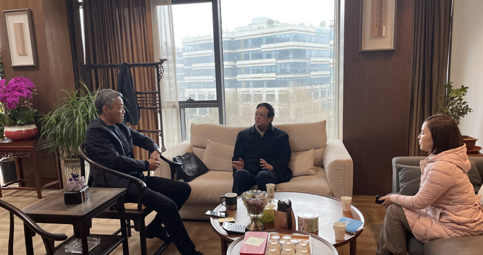 王传良会长听取南京安徽商会秘书处工作汇报(图1)