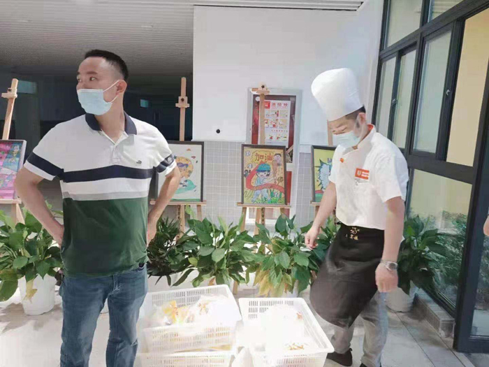 风雨同舟 共度难关(图1)